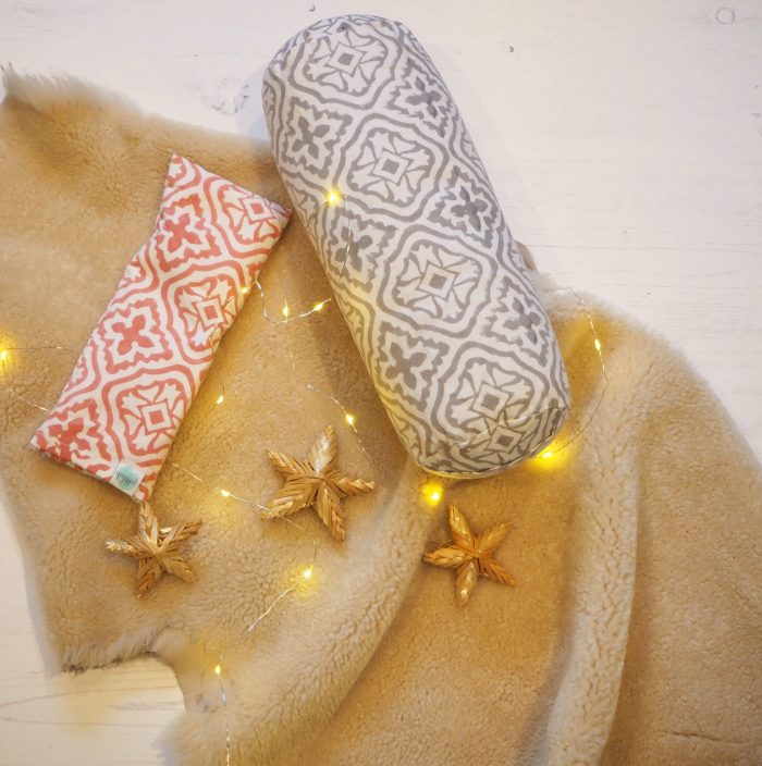 Yogipod Mini Bolster and eye pillow as a gift set for unwinding